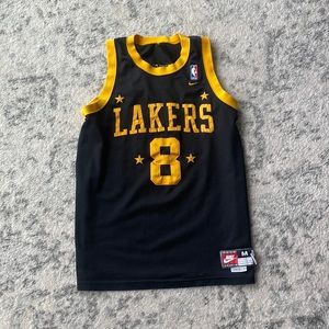 Kobe Bryant Lakers jersey. Size M